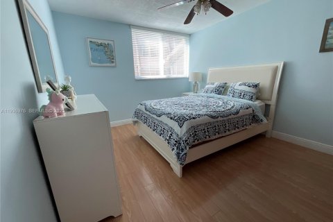 Condo in Miami, Florida, 3 bedrooms  № 1994818 - photo 15