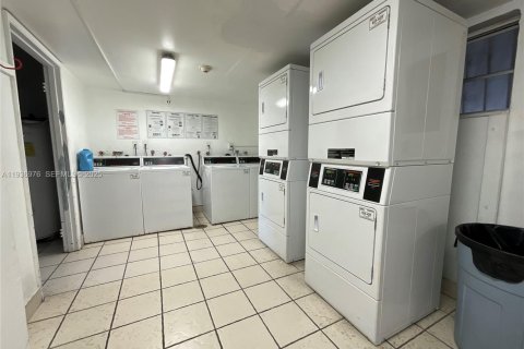 Condo in Miami, Florida, 3 bedrooms  № 1994818 - photo 28