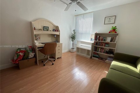 Condo in Miami, Florida, 3 bedrooms  № 1994818 - photo 19