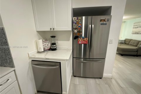 Condo in Miami, Florida, 3 bedrooms  № 1994818 - photo 10