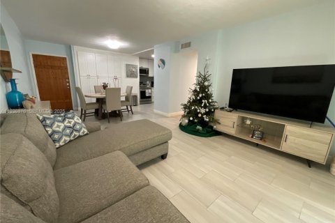 Condo in Miami, Florida, 3 bedrooms  № 1994818 - photo 12