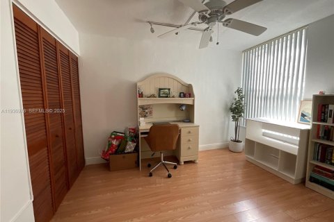 Condo in Miami, Florida, 3 bedrooms  № 1994818 - photo 21