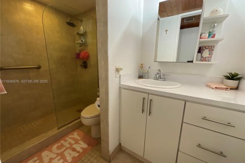 Condo in Miami, Florida, 3 bedrooms  № 1994818 - photo 24