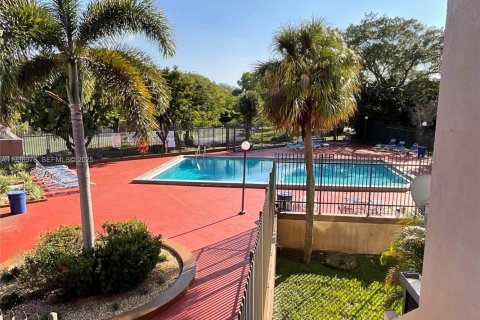 Condo in Miami, Florida, 3 bedrooms  № 1994818 - photo 1