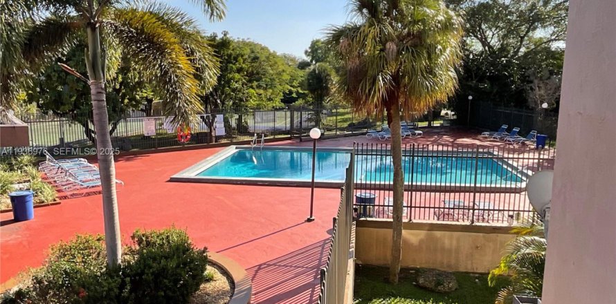 Condo in Miami, Florida, 3 bedrooms  № 1994818