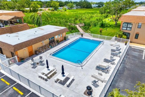 Condo in Largo, Florida, 2 bedrooms  № 1900231 - photo 3
