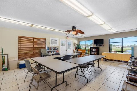 Condo in Largo, Florida, 2 bedrooms  № 1900231 - photo 30