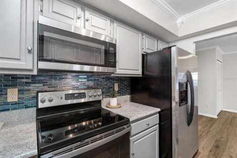 Condo in Largo, Florida, 2 bedrooms  № 1900231 - photo 6