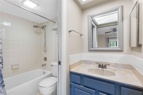 Condo in Largo, Florida, 2 bedrooms  № 1900231 - photo 12
