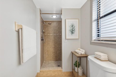 Condo in Largo, Florida, 2 bedrooms  № 1900231 - photo 18