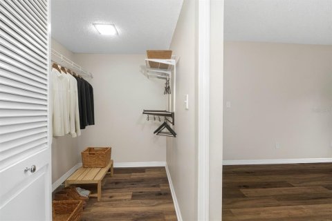 Condo in Largo, Florida, 2 bedrooms  № 1900231 - photo 13