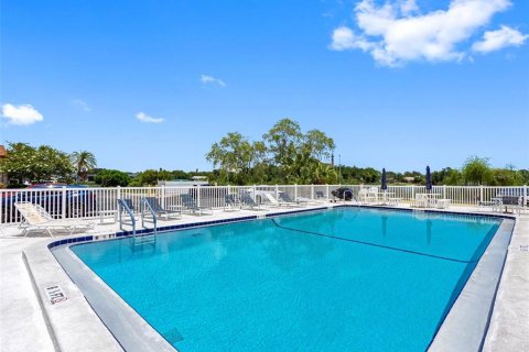 Condo in Largo, Florida, 2 bedrooms  № 1900231 - photo 23