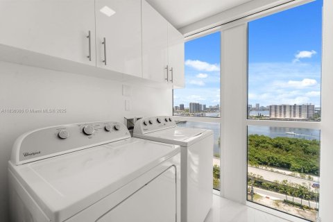 Copropriété à vendre à Sunny Isles Beach, Floride: 4 chambres, 291.71 m2 № 1819898 - photo 27
