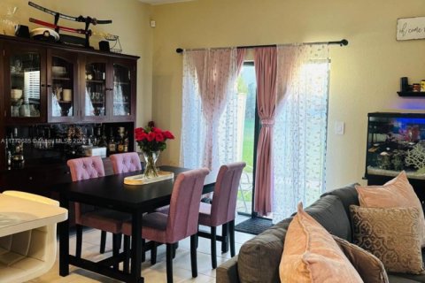 Adosado en venta en Florida City, Florida, 3 dormitorios, 138.24 m2 № 2037242 - foto 12