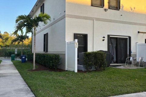 Adosado en venta en Florida City, Florida, 3 dormitorios, 138.24 m2 № 2037242 - foto 2