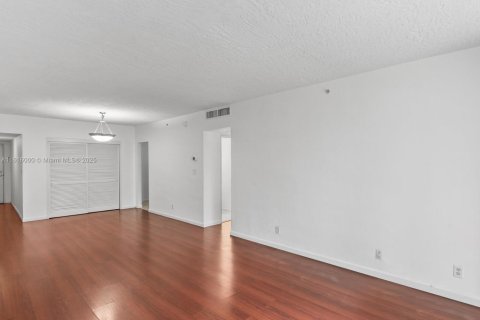 Condo in Hollywood, Florida, 1 bedroom  № 1237640 - photo 13