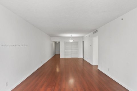 Condo in Hollywood, Florida, 1 bedroom  № 1237640 - photo 15
