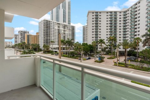 Condo in Hollywood, Florida, 1 bedroom  № 1237640 - photo 24