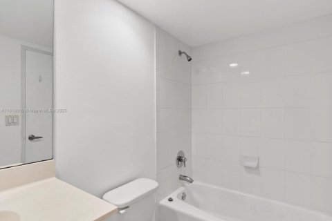 Condo in Hollywood, Florida, 1 bedroom  № 1237640 - photo 23