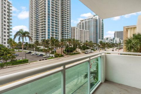 Condo in Hollywood, Florida, 1 bedroom  № 1237640 - photo 26