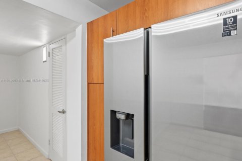 Condo in Hollywood, Florida, 1 bedroom  № 1237640 - photo 20
