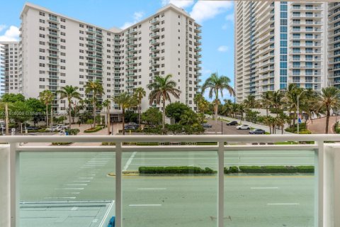 Condo in Hollywood, Florida, 1 bedroom  № 1237640 - photo 25