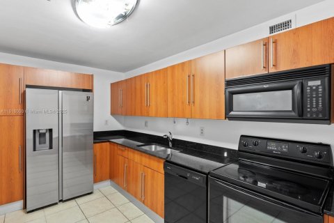 Condo in Hollywood, Florida, 1 bedroom  № 1237640 - photo 19
