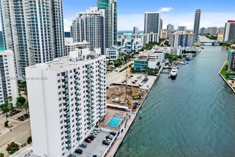 Condo in Hollywood, Florida, 1 bedroom  № 1237640 - photo 10