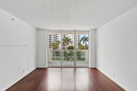 Condo in Hollywood, Florida, 1 bedroom  № 1237640 - photo 7