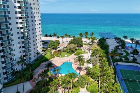 Condo in Hollywood, Florida, 1 bedroom  № 1237640 - photo 3