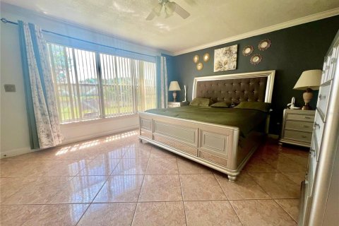 House in Orlando, Florida 4 bedrooms, 194.26 sq.m. № 1800427 - photo 13