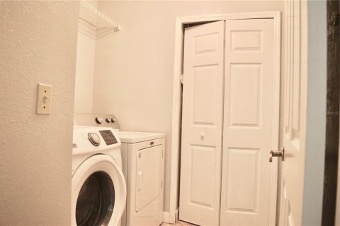 House in Orlando, Florida 4 bedrooms, 194.26 sq.m. № 1800427 - photo 11