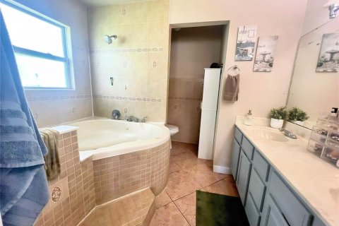 House in Orlando, Florida 4 bedrooms, 194.26 sq.m. № 1800427 - photo 14