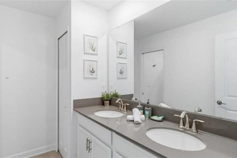 Casa en venta en Davenport, Florida, 9 dormitorios, 373.28 m2 № 2231864 - foto 19