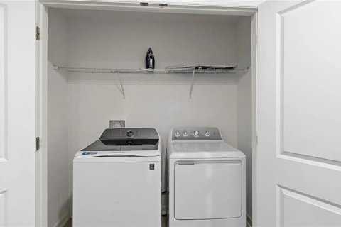 Casa en venta en Davenport, Florida, 9 dormitorios, 373.28 m2 № 2231864 - foto 26