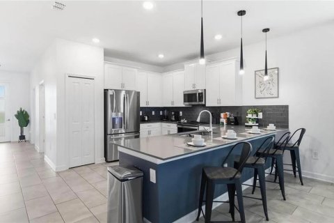 Casa en venta en Davenport, Florida, 9 dormitorios, 373.28 m2 № 2231864 - foto 4