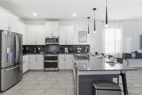 Casa en venta en Davenport, Florida, 9 dormitorios, 373.28 m2 № 2231864 - foto 5
