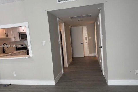 Снять в аренду кондоминиум в Майами-Бич, Флорида 52.95м2, № 2017289 - фото 23