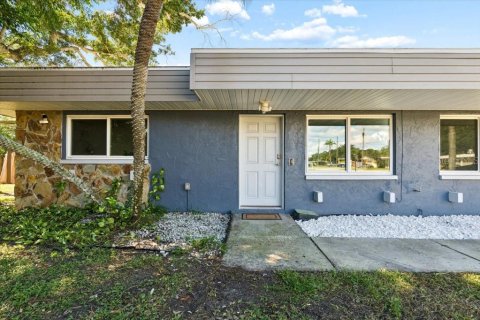 Duplex in Largo, Florida 4 bedrooms, 206.52 sq.m. № 2423928 - photo 4
