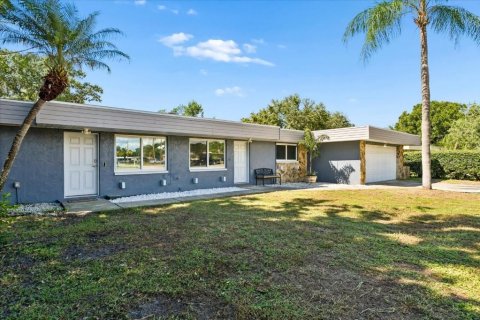 Duplex in Largo, Florida 4 bedrooms, 206.52 sq.m. № 2423928 - photo 3