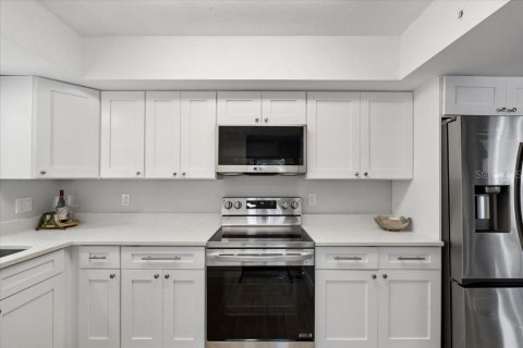 Duplex in Largo, Florida 4 bedrooms, 206.52 sq.m. № 2423928 - photo 11