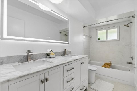 Duplex in Largo, Florida 4 bedrooms, 206.52 sq.m. № 2423928 - photo 21