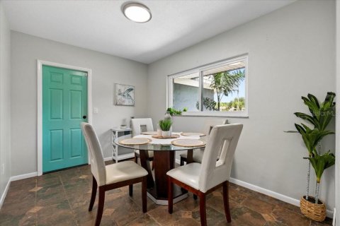 Duplex in Largo, Florida 4 bedrooms, 206.52 sq.m. № 2423928 - photo 27