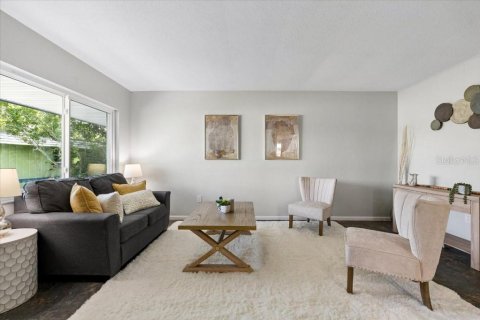 Duplex in Largo, Florida 4 bedrooms, 206.52 sq.m. № 2423928 - photo 24