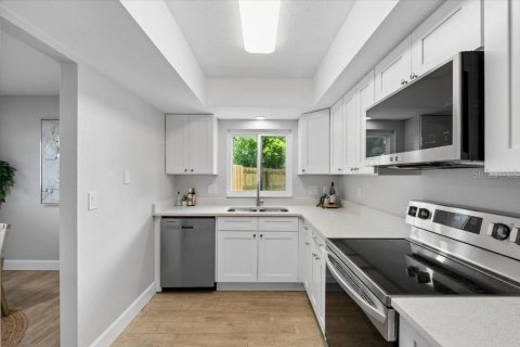 Duplex in Largo, Florida 4 bedrooms, 206.52 sq.m. № 2423928 - photo 10