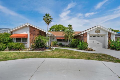 House in Holiday, Florida 2 bedrooms, 123.93 sq.m. № 2100230