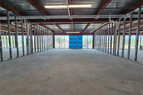 Commercial property in Hallandale Beach, Florida № 2032718 - photo 4