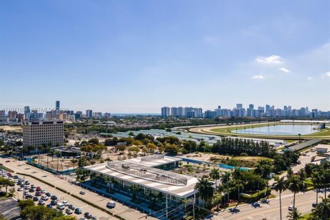 Commercial property in Hallandale Beach, Florida № 2032718