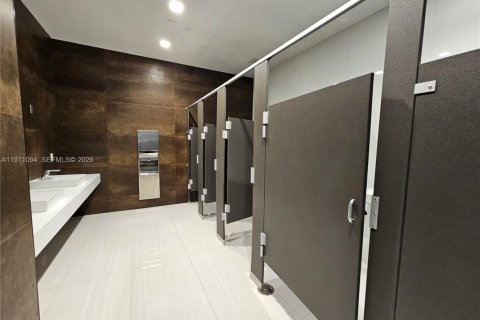 Commercial property in Hallandale Beach, Florida № 2032718 - photo 17