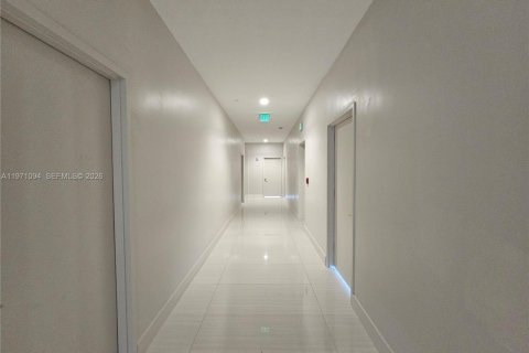 Commercial property in Hallandale Beach, Florida № 2032718 - photo 12